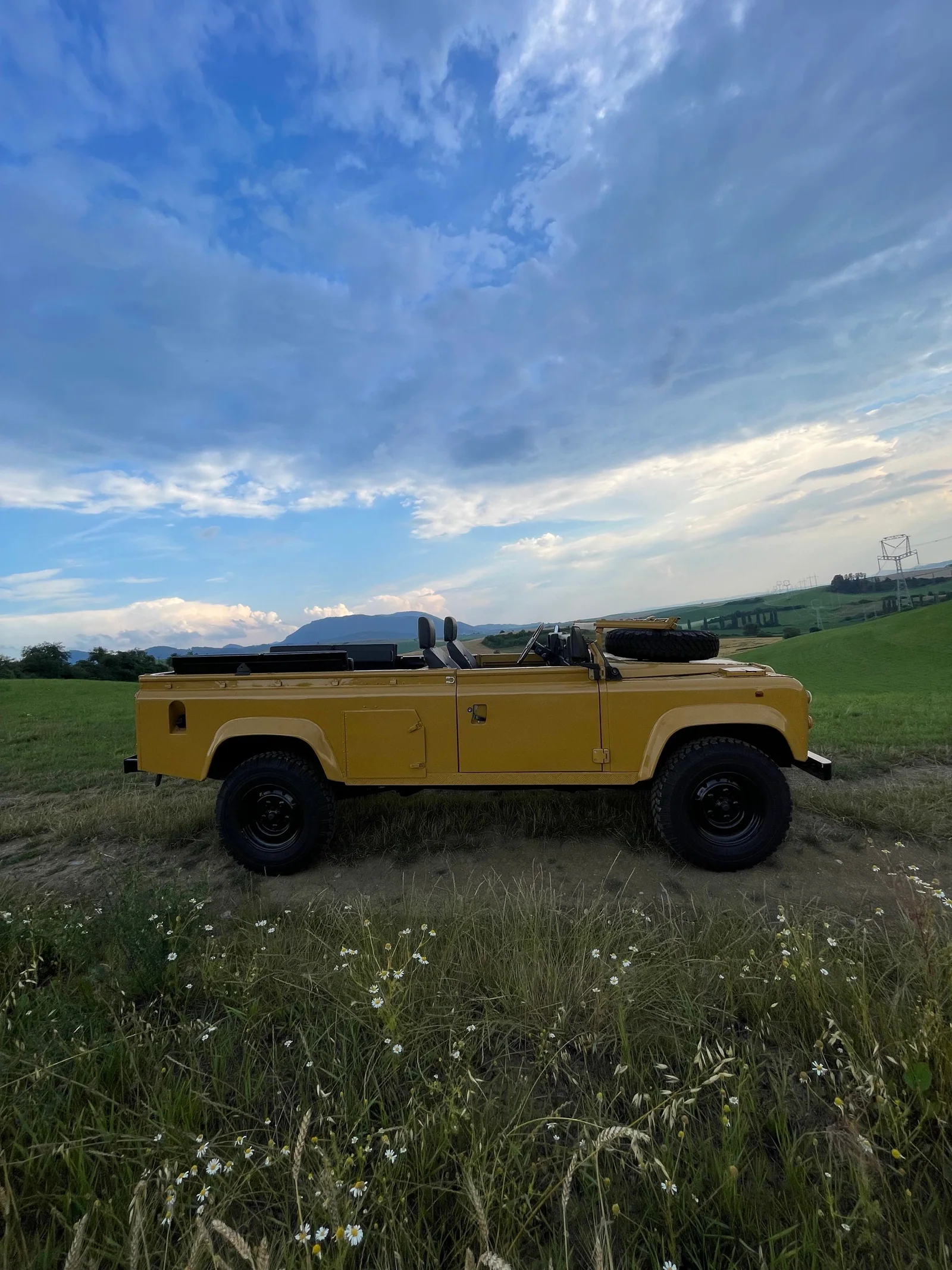 Driver-side profile of the Bahama Gold Defender 110