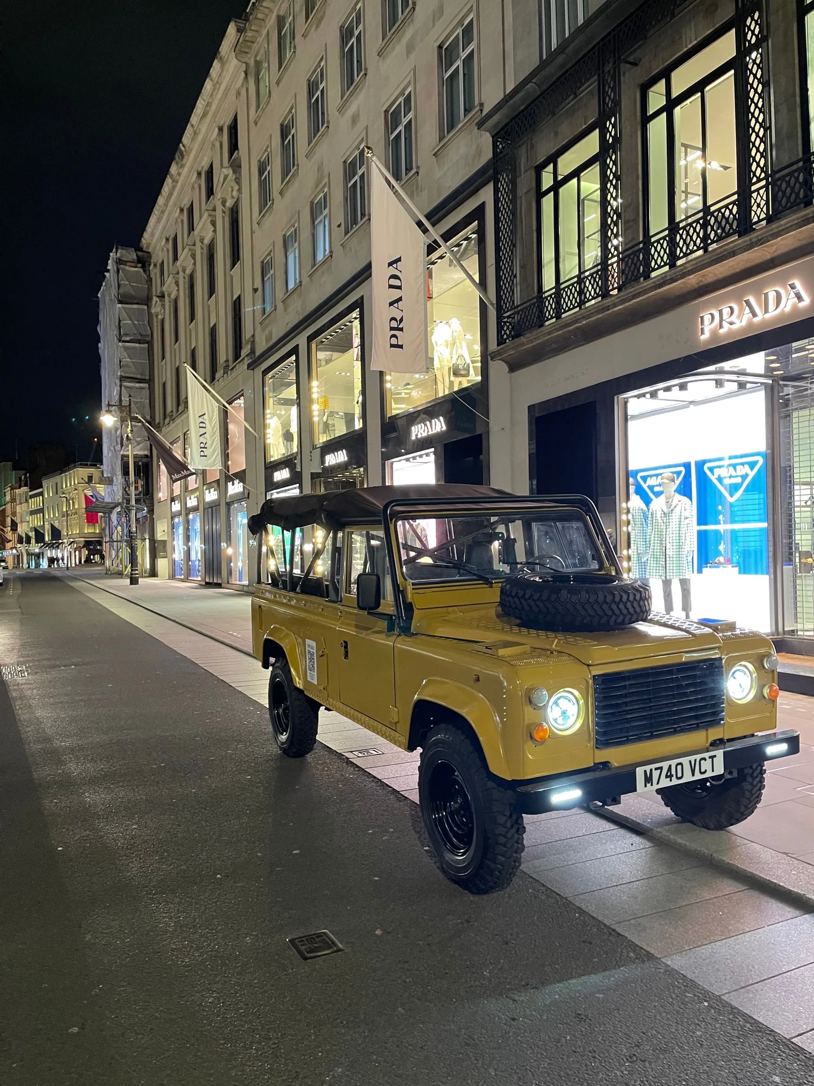 Bahama Gold Defender 110 photographed in London at night